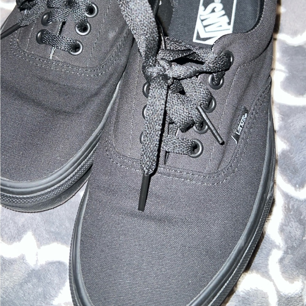 LIKE NEW VANS ERA